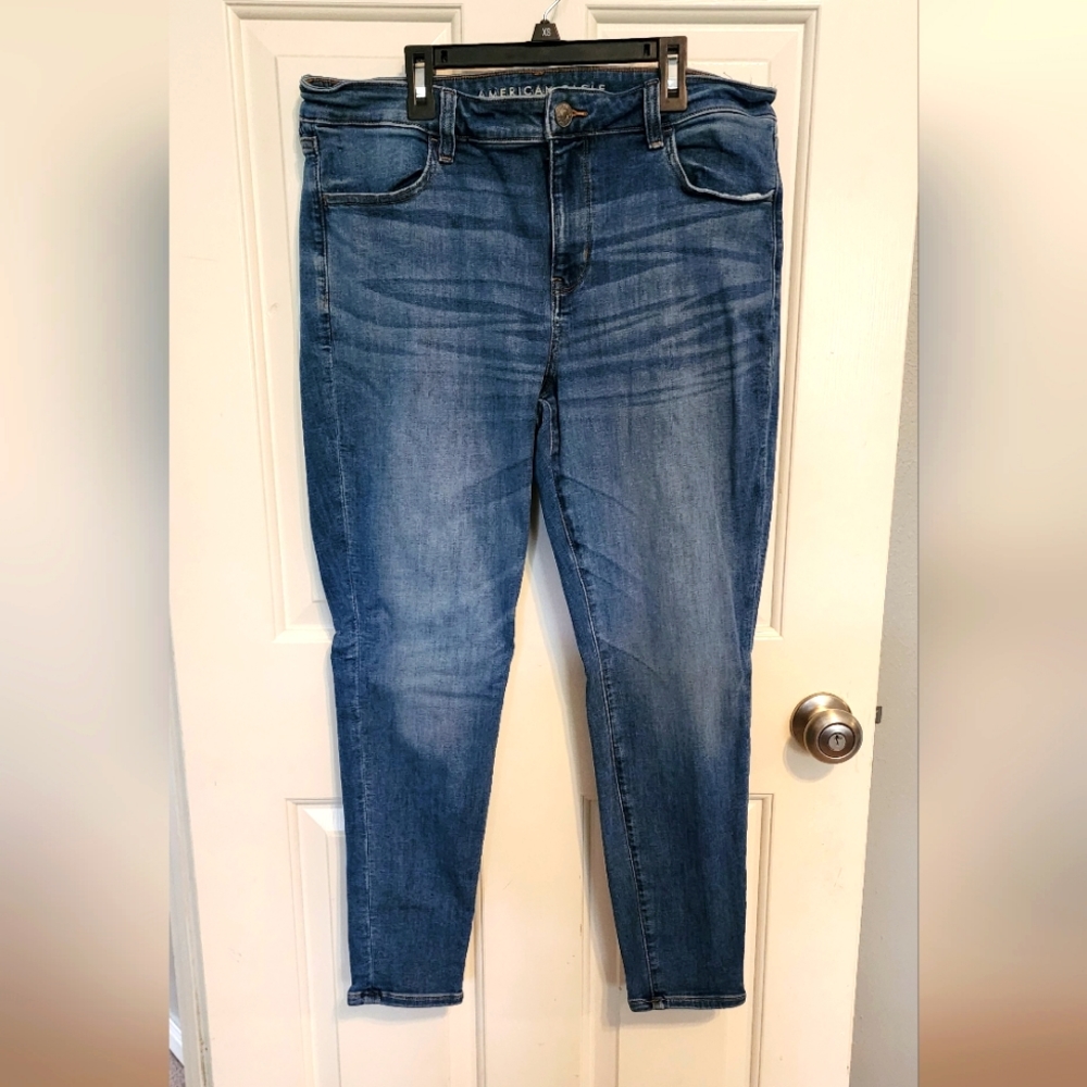 American Eagle size 16 short next level stretch